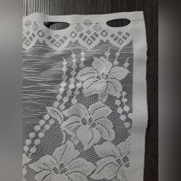 Vintage Pair of Floral Lace Valance Curtains - Picture 5 of 6